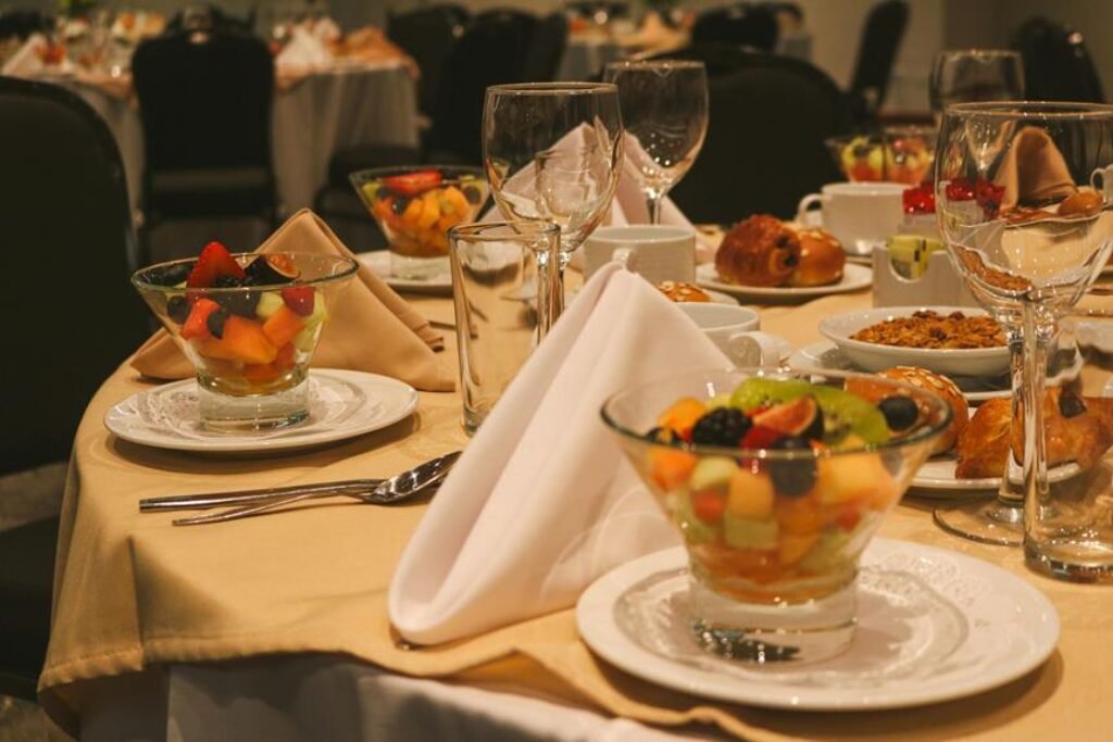 Can You Lose Weight While Eating Out? Can You Lose Weight While Eating Out?